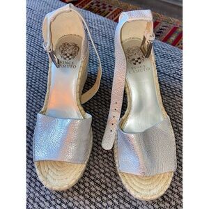 NWOB Vince Camuto Silver Leather Wedges, Sz 8M